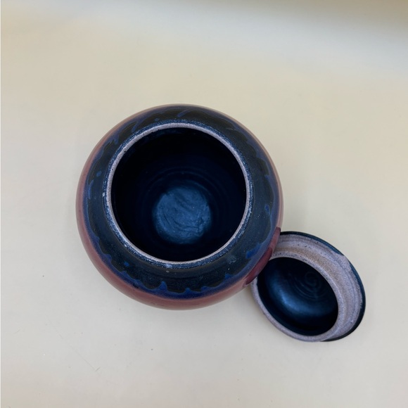 Art studio signed pottery jar with lid, cookie jar - Picture 8 of 10